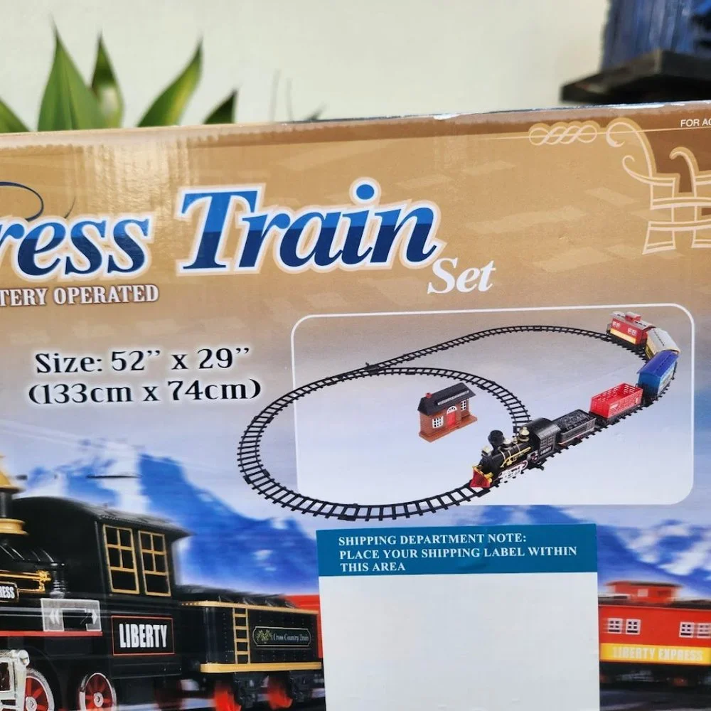 NEW  Christmas Train Set 6 Car Locomotive Electronic Train Set Battery Operated